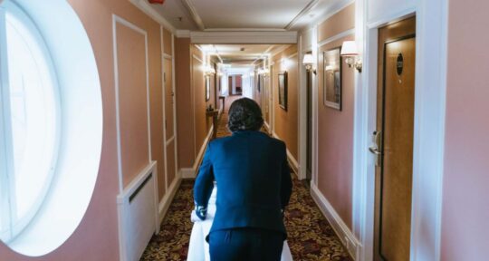 Cómo gestionar la rotación del personal en el hotel