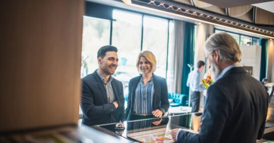 ¿Cómo un PMS hotelero mejora la experiencia del huésped?