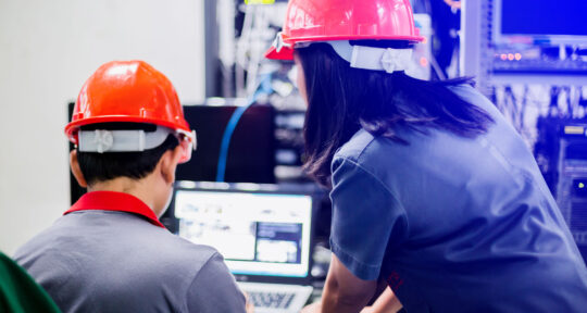 Operatori utilizzano l’APS, Advanced Planning & Scheduling