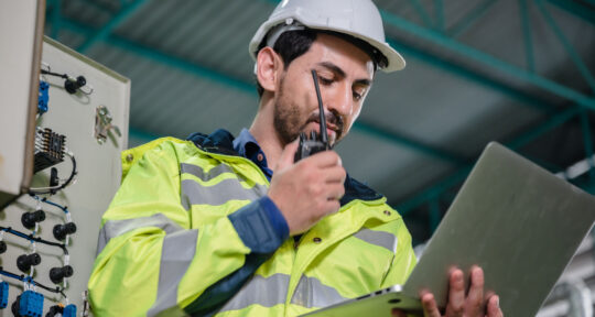 operatore gestisce il Field Service Management con Microsoft
