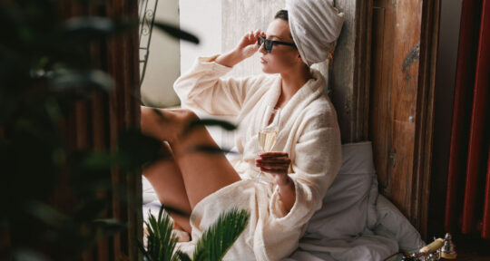 Cliente dell'hotel di lusso effettua un'esperienza personalizzata