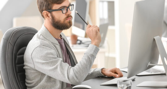 Manager di una PMI effettua la gestione documentale con Microsoft