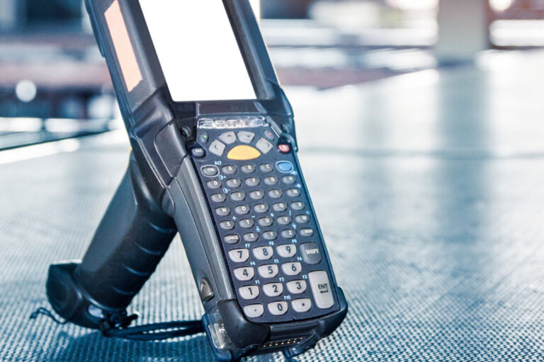 palmare touch posato su un banco